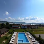 Family The View & Otel Tsigov Chark