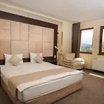 Otel Family The View & Tsigov Chark