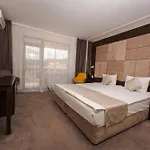 Otel Family The View &
