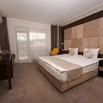 Family The View & Otel Tsigov Chark