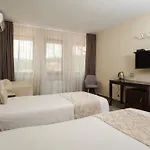 Otel Family The View &