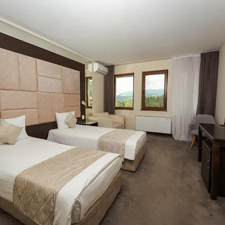 Family The View & 3*