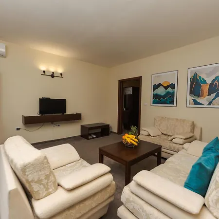 Family The View & فندق