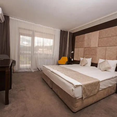 Otel Family The View &