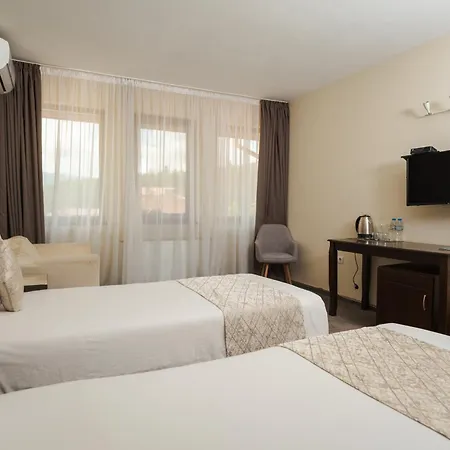 فندق Family The View &