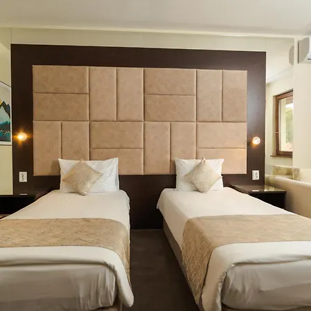 Family The View & 3*