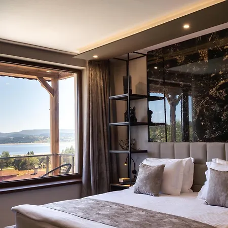 Family The View & Hotel 3*