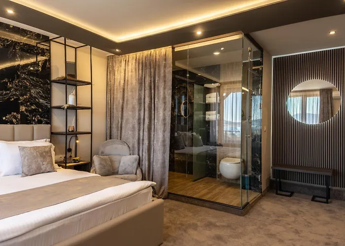 Family The View & فندق