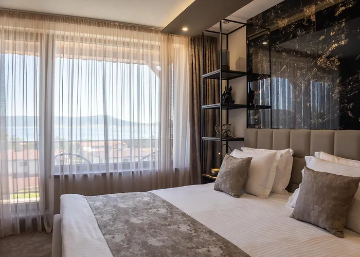 Family The View & 3*